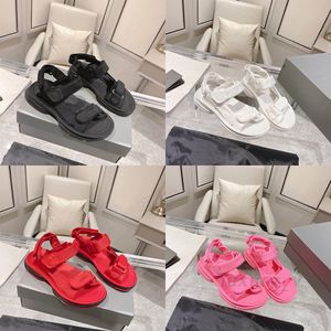 Designer turistsandaler kvinnor tofflor sommaren platt sandal slingband gummibetätt ihåliga slider läderpool tofflor