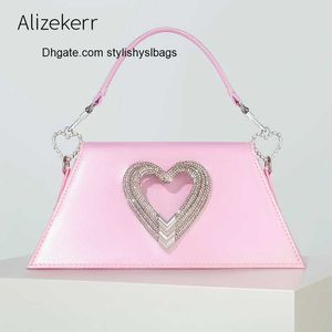 Totes Rhinestone Heart Shaped Satin Handväskor Kvinnor Fashion Boutique Chic Bling Crystal Trapezoid Evening Clutch Purses Wedding Party