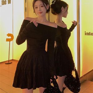 Casual Dresses Korean Fashion Black Dress Women Slash Neck Elegant BodyCon Mini Pleated Vintage Sexig Y2K Evening Party Vestidos G433