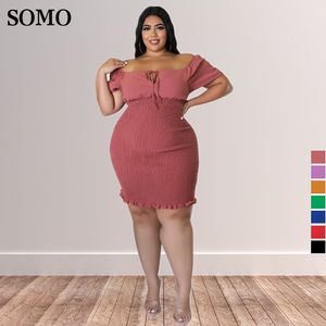 Plus Size Kleider Sommerkleidung Sexy Einfarbige Größe für Frauen One Word Collar Minikleid Hip Wrap Clubwear Großhandel Drop 230612