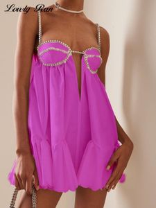 Temel gündelik dresse's elbise seksi zincir katlama fırfır tüpü üstler mini kolsuz kadın elbiseler 2023 yaz moda katı bayanlar vestidos 230612