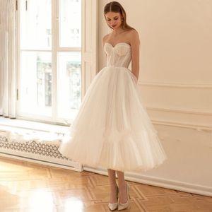 2024 Abito da sposa corto per la sposa Una linea Sweetheart senza maniche Abito da sposa principessa Midi Tulle bianco Backless Semplice Abiti De Nloiva