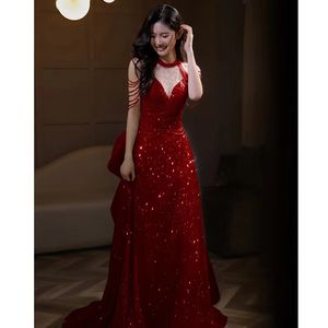 Red Shiny 2023 Mermaid Prom -klänningar med löstagbar tågspets Appliced Pärlad kvällskläder Formella festklänningar En linje Ruched veck Evening Party -klänningar