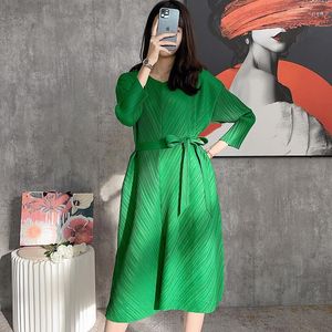 Casual Dresses Changpleat 2023 Autumn Women's Lace-up Dress Miyak Fold Large Size Loose High Waist Slimming Solid Mid-length