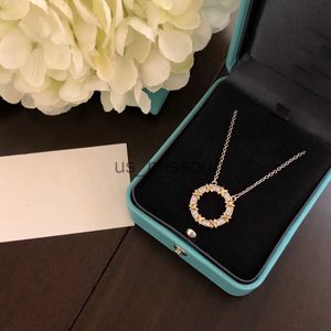 Pendanthalsband 2023 Fashion Circle Sixteen Stone Designer Halsband Luxury Jewelry Christmas Day Gift Plated Dainty Silver Chain Pendant Halsband D J230612