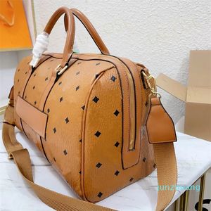 Large Capacity Designers Duffel Bags Men Womens Outdoor Packs Travel Handbags Holiday Crossbody Storage Shoulder Bag 2023