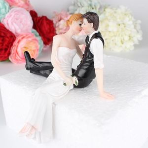 お祝いのサプライズケーキトッパードールズ樹脂花嫁花groomの置物トッパースタンドウェディングパーティーの装飾の装飾