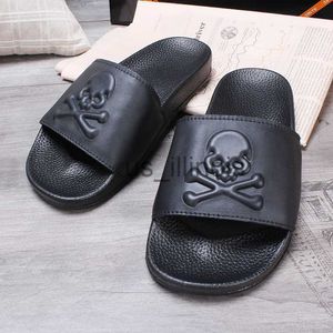 Pantofole Donna / Uomo Pantofole moda di lusso Estate Indoor Infradito morbido Casa Scarpe da spiaggia Coppia Sandali antiscivolo Ladies Skull Tide Slides J230613