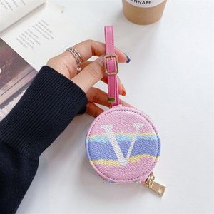 Färgglada nyckelringar för män bilar kvinnliga väskor myntficka pursar designer mode läder keyrings casual luxurys märken brev lany2542