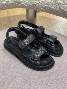 Designer Chaneel Shoes Sandaler Högkvalitativa kvinnors glidbanor Crystal Calf Leather Casual Shoes Quiltad Platform Summer Beach Slipper 35-41