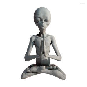 Decorações de jardim Meditating Alien Resin Gardening Statue Meditative Extraterrestrial Sculpture Outdoor Saucerman Estatueta Ornaments Decoração