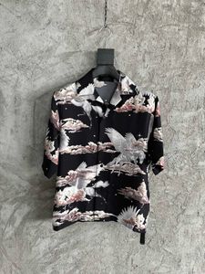 Camisa de grife de luxo, o último verão, design de impressão Pegasus, tamanho europeu, versão solta da moda masculina casual, camisa de seda de manga curta