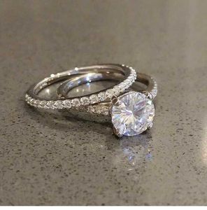 Design semplice Anello di fidanzamento per l'eternità Anelli per fedi nuziali con diamanti moissanite