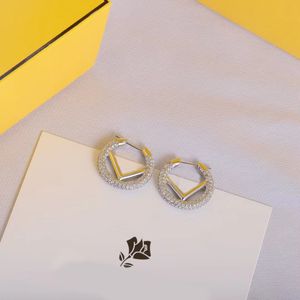 Silberne Luxus-Designer-Creolen für Damen. Klassisch, individuell, stilvoll. Hochzeit Braut Valentinstag Geschenk Designer Frauen Schmuck.