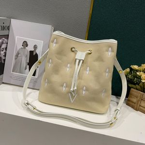 Luxury Handbag Designer Bucket Bag Pressed Leather Cotton Champagne Design Karamell damer axelväska Tote Messenger Crossbody Bag Tote Purse ryggsäck 26cm M4402