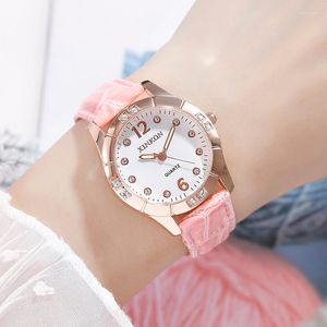 Zegarek koreańska wersja mody wodoodpornej Waterproof Watch Watch Cyfrowa skala cyfrowa inkrustowana diamentami hurtowe włosy z paskiem studenckim.