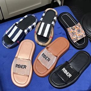 Designer tofflor Sandaler Luxury Brand Fashion Beach Luxury Flat Non-Slip Friction Letter Plaid Outdoor Travel Home Casual tofflor Storlek 35-41