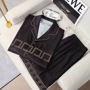 Pigiama da uomo di lusso semplice da uomo Pantaloncini a maniche corte estivi Seta di ghiaccio Nero Abbigliamento da casa allentato casual Set due set