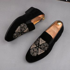 New style Italian Men loafers Embroidery Slippers Smoking Slip-on Shoes Luxury Party Wedding Black Velvet Dress Shoes Men's Flats
