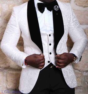 Abiti da uomo Blazer I più venduti 2018 Abbigliamento da sposo formale su misura Rosso / bianco / nero Uomo Prom Wedding Prom Tuxedo 3 pezzi (giacca + pantaloni + gilet + fiocco)