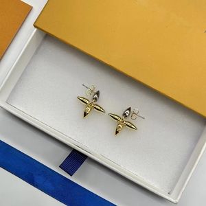 2023 High Quality Women Designer Stud Luxury Flowers Style Fashion Couple Earrings For Lady gift