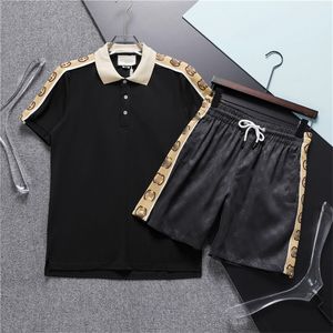 Conjunto de shorts e camisetas masculinas de grife, agasalhos de verão, polo casual, shorts clássicos masculinos, conjuntos ao ar livre, moda jovem, agasalho masculino, camiseta com estampa de duas peças