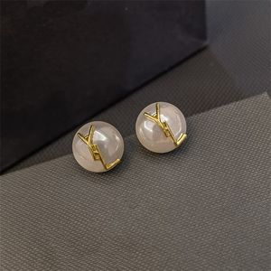 Gold Pearl Ear Studs Designer Hoop Küpe Kadın Küpe Mektup Gümüş Lüks Marka İnci Yem Küpeleri Elmas Takı Lady Küpe