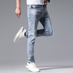 Jeans de grife masculino claro céu azul jeans elástico envelhecido cor sólida ajuste fino motocicleta motociclistas denim para homens moda homem azul calças hip hop