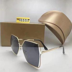 Mode solglasögon designer högkvalitativ solglasögon för kvinnliga män avslappnad lyxiga kvinnors solglasögon sommarman ray solglasögon uv40318v