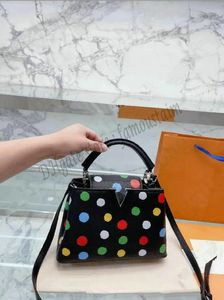 2023 modeväskor kvinnor yk capucines bb handväska lyxdesigner regnbåg polka dot axel väska japansk konstnär messenger väska plånbok 3d målad polka dot