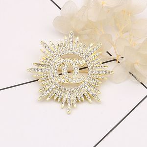 Designer di uomini di lusso Designer Designer Lettere Brapponi 18k Gold Gold Sunsola di girasole di strass per la spilla Pin Pin per feste per feste di Natale Accessorio regalo per feste di Natale