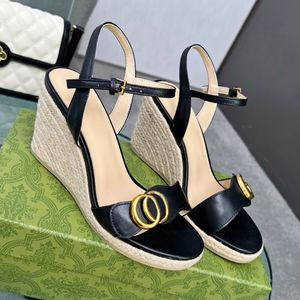 8.5 cm LINEN Wedge Leather Ankle Strap Summer Semester Platform Kvinnors designers Sandal Hand Made Shoe Metal Buckle Decoration High Heels Luxury Designer Sandaler