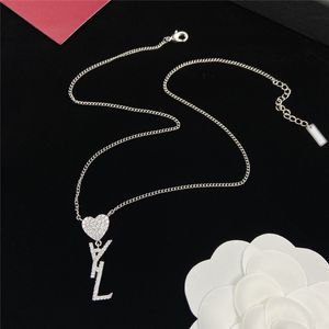 Luxury Designer Jewelry Pendant Necklaces 18K Gold Plated Crystal Pearl For Women Stainless Steel Letter Wedding Party Women Link Chain