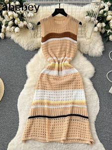 Sıradan elbiseler çizgili örme plaj elbise setleri yaz kolsuz içi boş gevşek sundress moda şeffaf Kore tatlı uzun