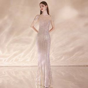 Abiti da sera lunghi a sirena rosa con applicazioni Appliques in pizzo nero Sweep Train Abito da cerimonia formale per le donne Abiti da ballo Splendido cocktail Pageant Prom even Gowns 2023