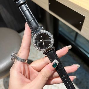 Женские часы Masonry Watch Quartz Движение 33 -мм корпус из нержавеющей стали.