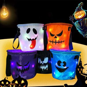 LED Light Halloween Candy Väskor tänds trick eller behandla väskor med pumpa design återanvändbar goody hink för barn