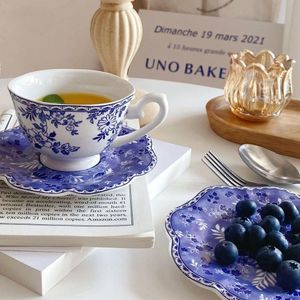 Strumenti Piattino per tazza da caffè in ceramica Confezione regalo Set di tazze da tè con abbinamento di colori creativi in stile cinese Tazza con manico in porcellana blu e bianca Acqua