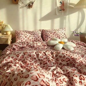 Bedding sets Fashion Bedding Sets Pink Leopard Pattern Soft Polyester Bed Linens Sheet Duvet Cover Single Double King Quilt Cover Bedclothes Z0612
