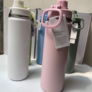 710 мл LU Изолированная водяная чашка спортивные бутылки бутылки с водой из нержавеющей стали чистой титановой вакуум -портативная утечка на открытом воздухе 1226