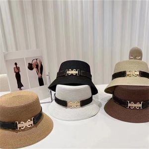 Luksurys Hot Designer Cap Summer Women Słomowa Moda Ochrona przeciwsłoneczna Plaża Osobowość szerokie czapki z wstążki tkaninowe metalowe taśmę pierścieniową wentylację