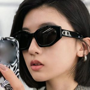 Klassiska Top Square Solglasögon Högkvalitativ designer Solglasögon Män berömda fashionabla klassiska Retro Luxury Brand Eyeglass Fashion Design Women