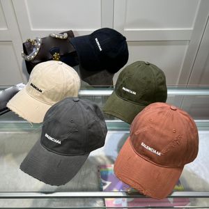 Paar Balencaga Mode gebrochener Loch Designer Ball Cap Sommer Urlaubsreisebrief Druck Süßigkeiten 5 Farben Casquette