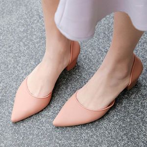Отсуть обувь Краткое сплошное желе женщин толстые каблуки конфеты Санди Санди Тапочки с покрытием каблуки.