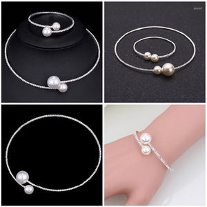 Choker Fashion Women Simple Simulated Pearl Set di gioielli da sposa Set di braccialetti con collana da sposa in cristallo D88