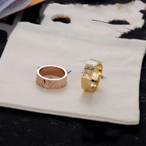 Mode unisex designers smycken män kvinnor rostfritt stål ring ihåliga ut initialer graverade mönsterälskare ringar storlek 6--10