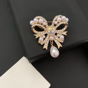 20 estilos de alfinetes de diamante em ouro 18K Broches de aeronaves Paris Designer Broches de joias para charme homens mulheres marca peito lenço terno vestido de festa ornamento