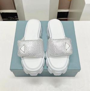 Frauen dicke Sohlen Hausschuhe und Sandalen Sommer 2023 Neue Diamantsandalen mit Paste Flip-Flop Diamond Bread Beach Pantoffeln hohe Plattform Sandalen