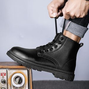 Boots Men 2023 Spring Fashion Shoes Man Man Outdoor Comfy Classic Male Dare Softole Sneakers Disual Sneakers