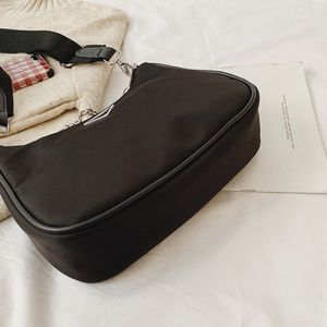 Kadın Omuz Çantası Crossbody Bag Tasarımcı Çanta Yeni Üç Bir Naylon Çanta Omuz Kayışı Taşıma Zinciri Şık ve Günlük
